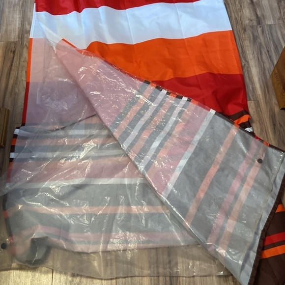 Shower curtain, liner and bath mat - Picture 6 of 11